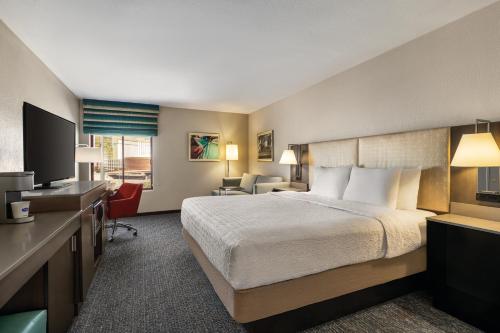 hampton inn tropicana
