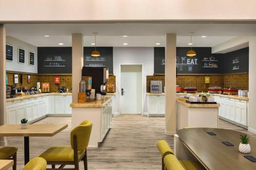 hampton inn tropicana
