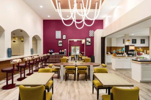 hampton inn tropicana