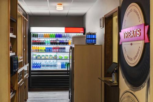 hampton inn tropicana