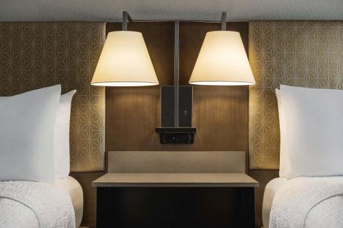 hampton inn tropicana