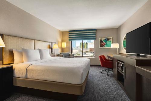 hampton inn tropicana