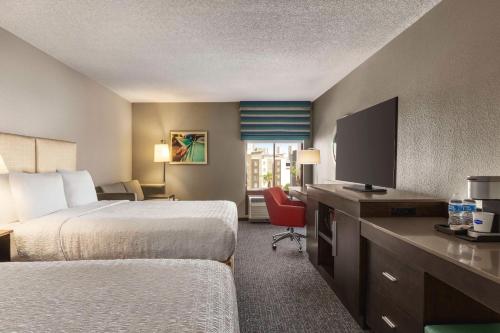 hampton inn tropicana