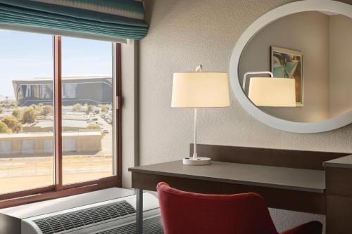 hampton inn tropicana