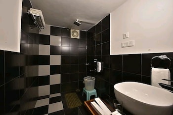 tiaraa monolith lake resort