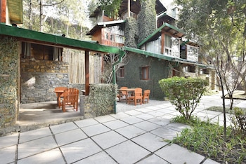 tiaraa monolith lake resort