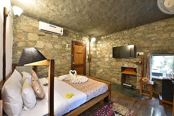 tiaraa monolith lake resort