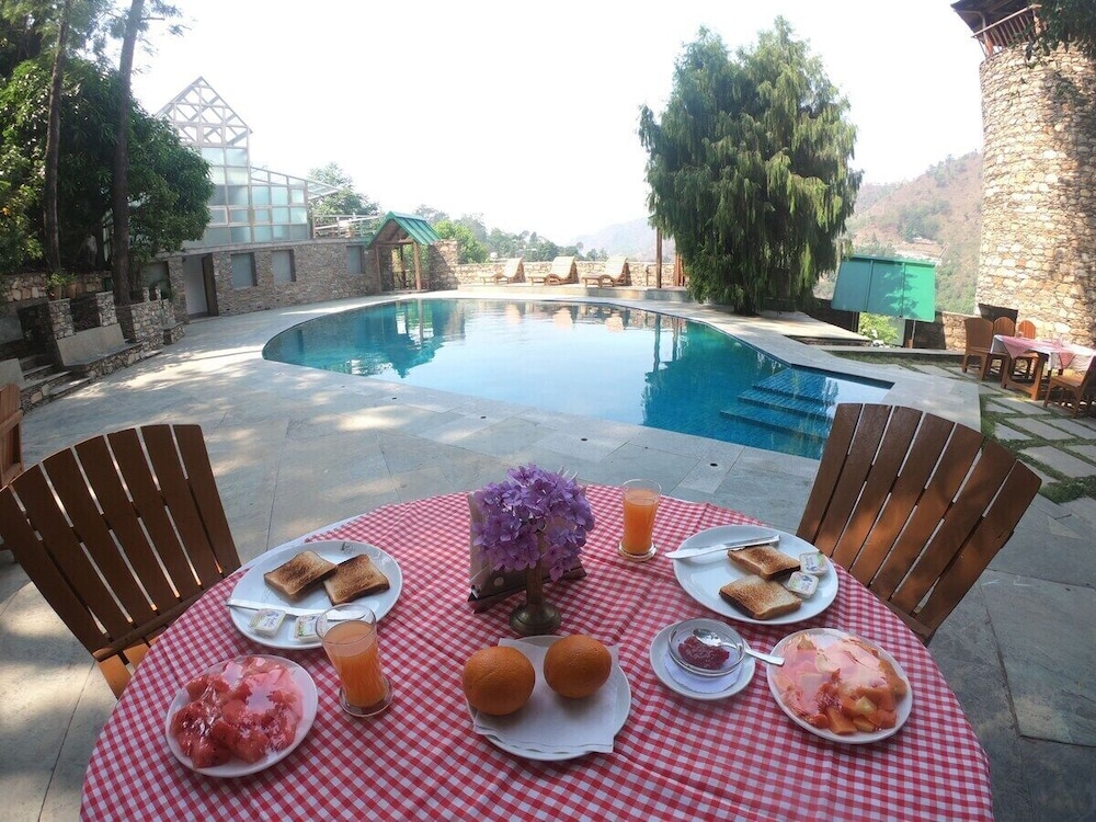 tiaraa monolith lake resort