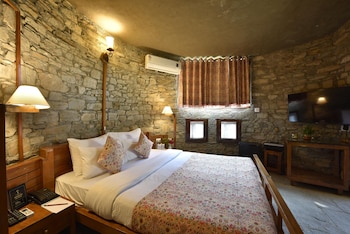 tiaraa monolith lake resort