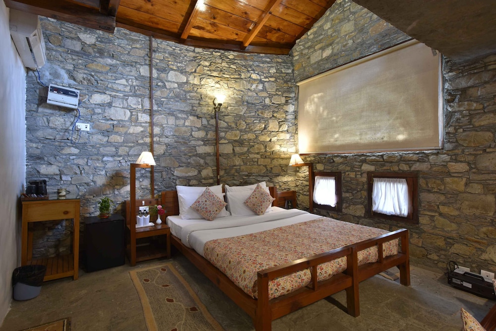 tiaraa monolith lake resort