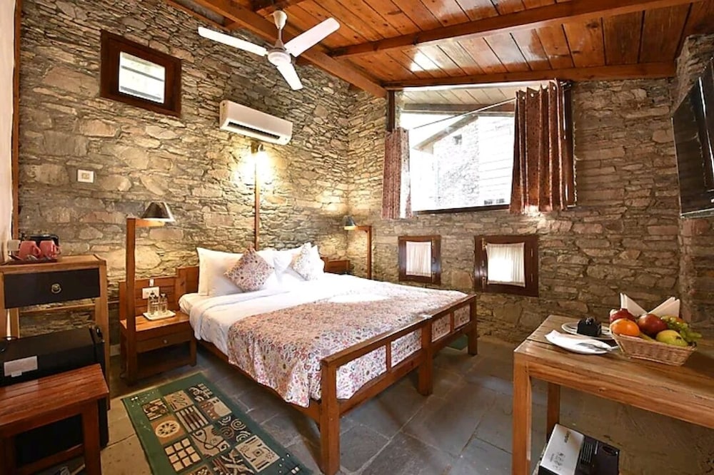 tiaraa monolith lake resort