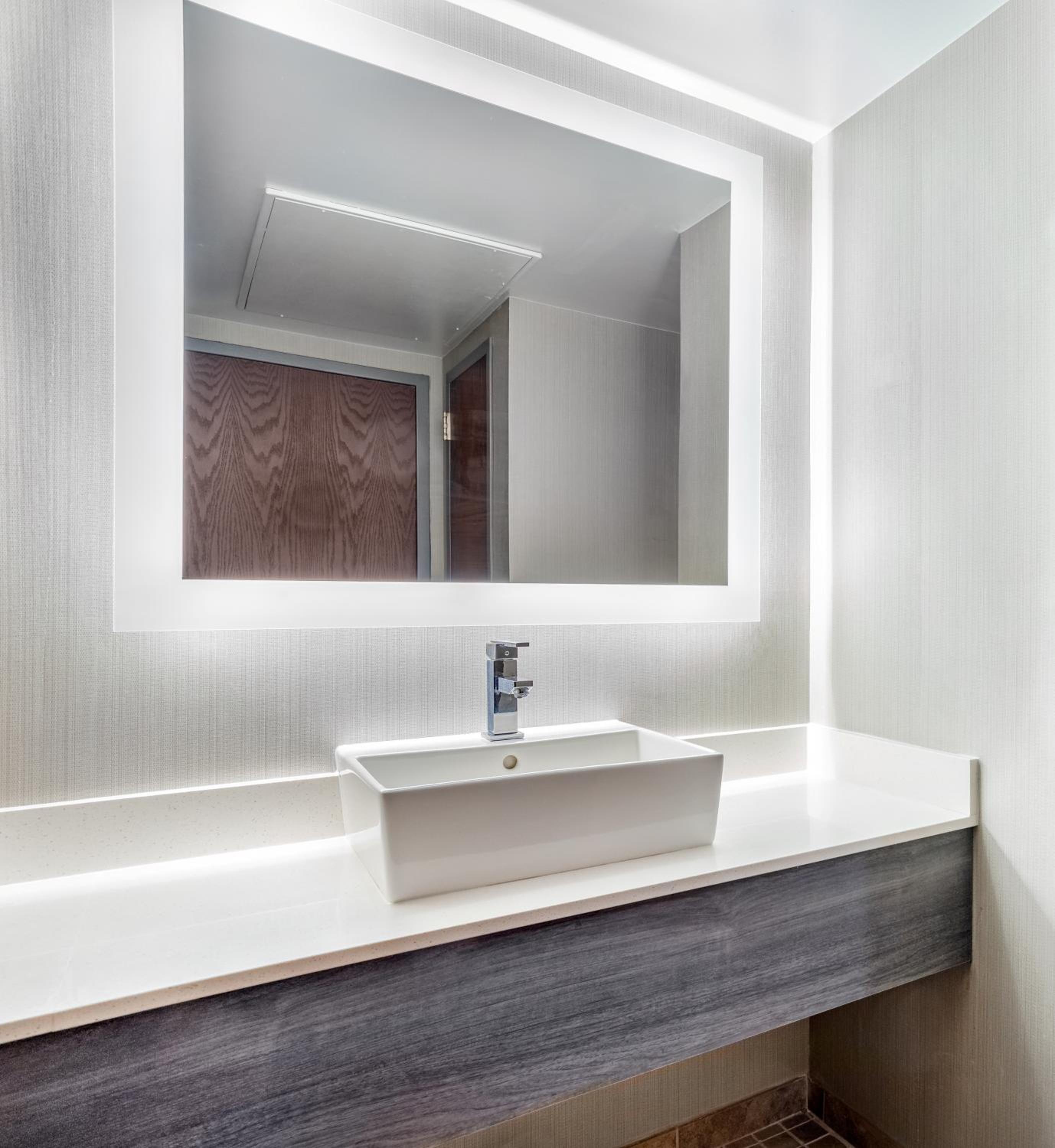 holiday inn lafayette city centre by ihg