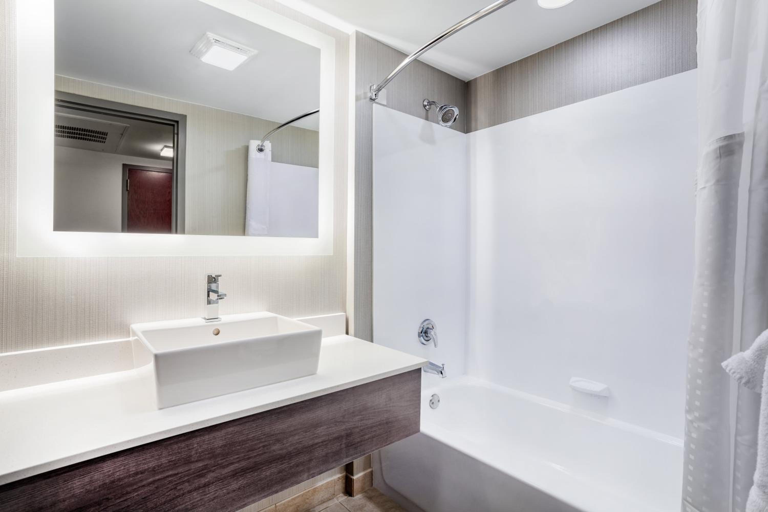 holiday inn lafayette city centre by ihg