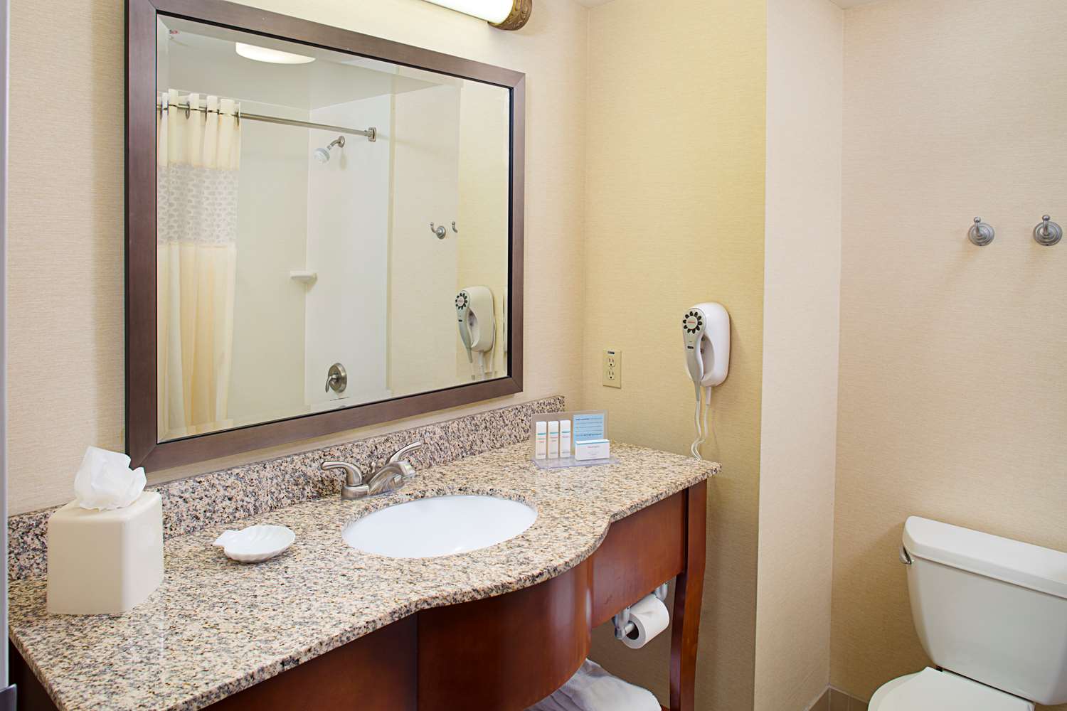 hampton inn and suites lancaster