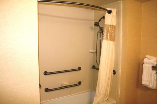 hampton inn and suites lancaster