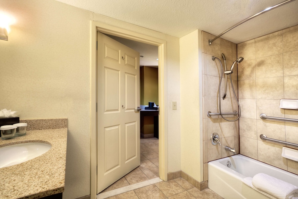 embassy suites by hilton laredo