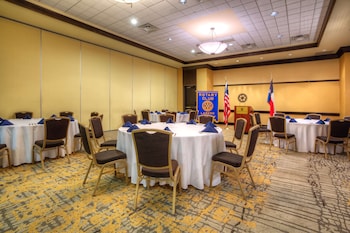 embassy suites by hilton laredo