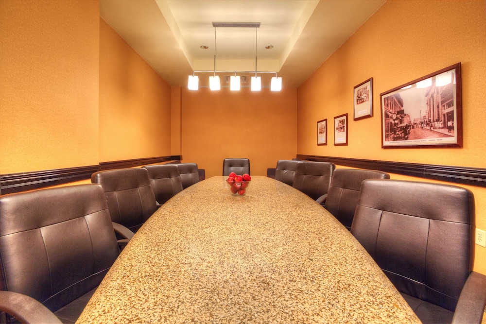 embassy suites by hilton laredo