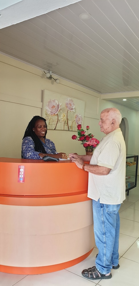 queens comfort inn