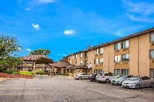 quality inn and suites lawrence university area
