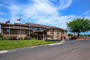 quality inn and suites lawrence university area