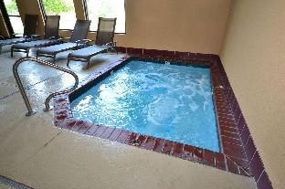 quality inn and suites lawrence university area