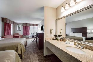 quality inn and suites lawrence university area