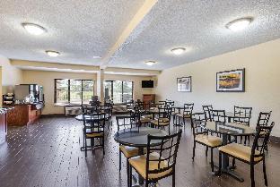 quality inn and suites lawrence university area