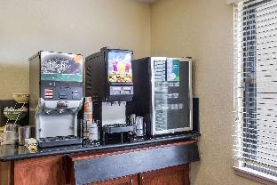 quality inn and suites lawrence university area