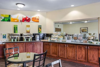 quality inn and suites lawrence university area