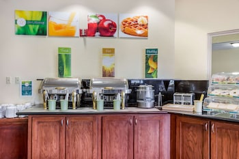 quality inn and suites lawrence university area