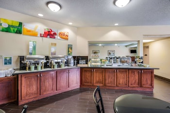 quality inn and suites lawrence university area