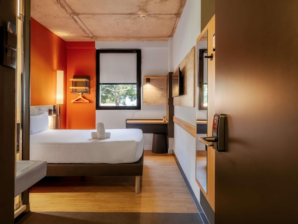 ibis budget madrid aeropuerto