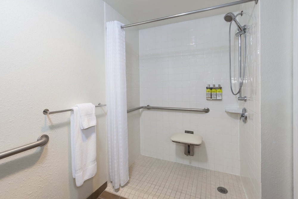 candlewood suites grand rapids airport by ihg