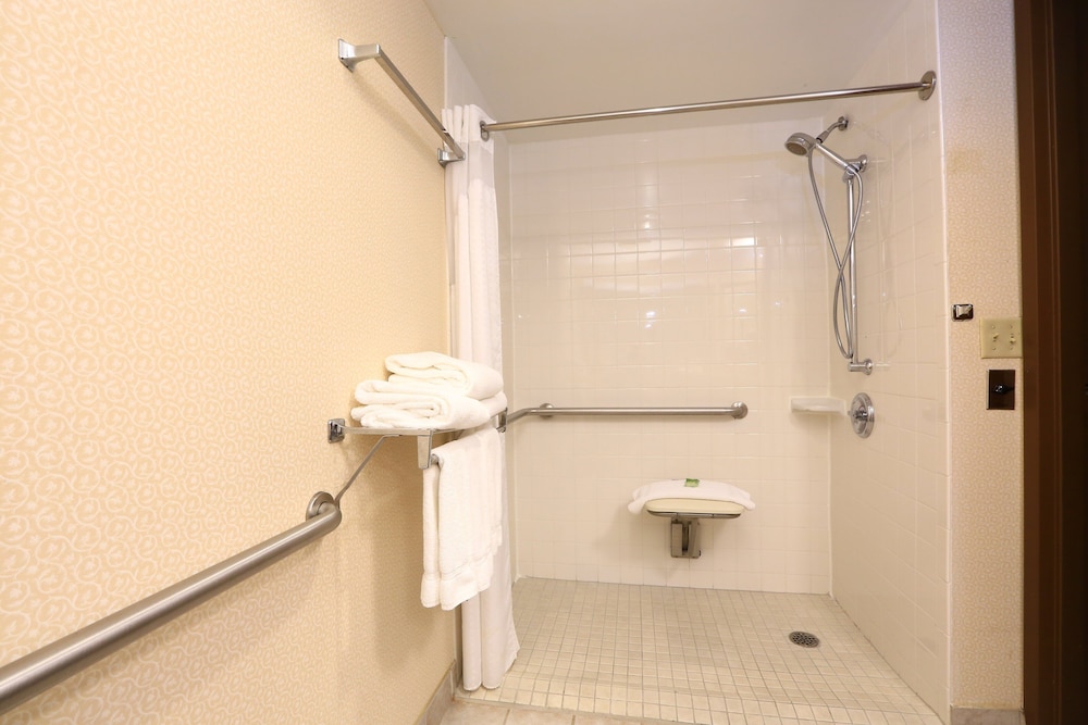 candlewood suites grand rapids airport by ihg
