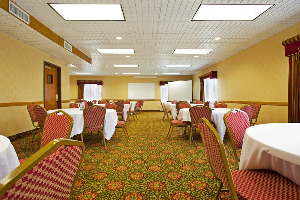 candlewood suites grand rapids airport by ihg