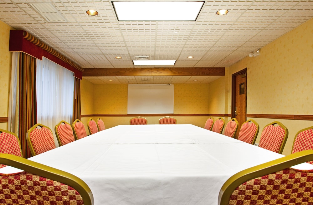 candlewood suites grand rapids airport by ihg