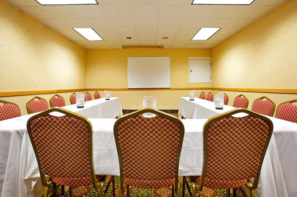 candlewood suites grand rapids airport by ihg