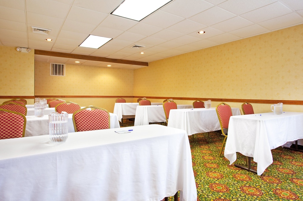 candlewood suites grand rapids airport by ihg