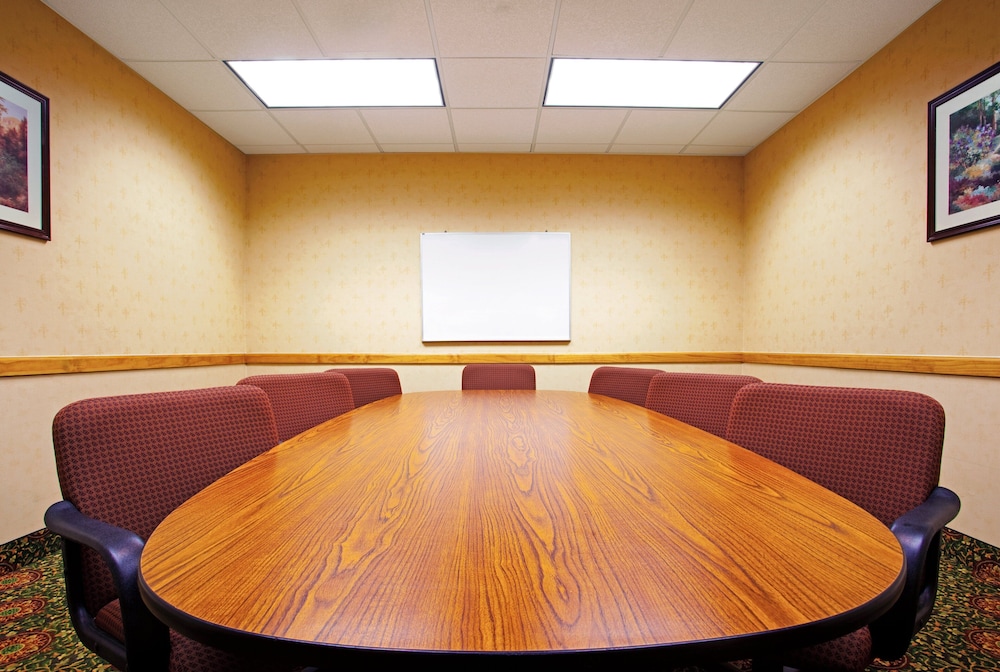 candlewood suites grand rapids airport by ihg