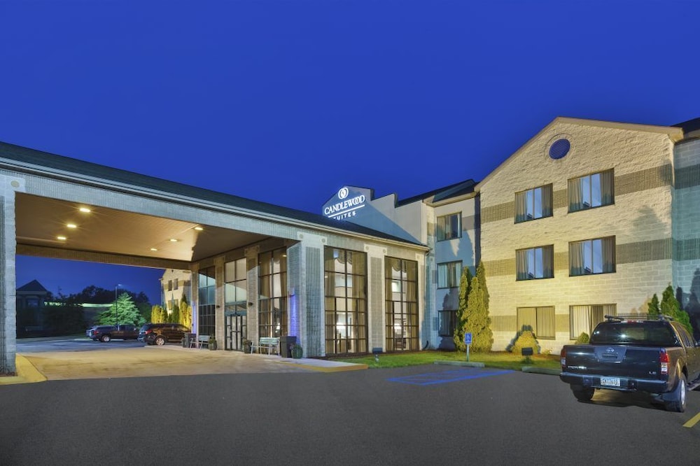 candlewood suites grand rapids airport by ihg