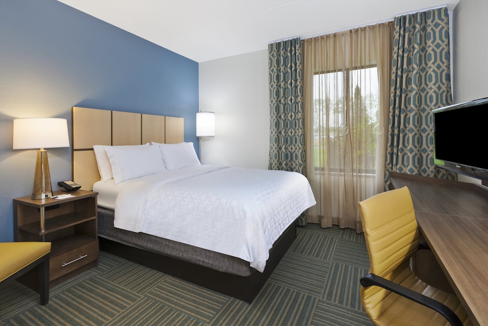 candlewood suites grand rapids airport by ihg