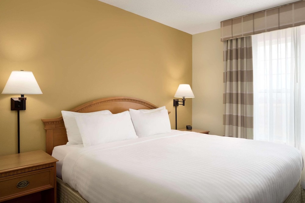 country inn and suites by radisson grinnell ia