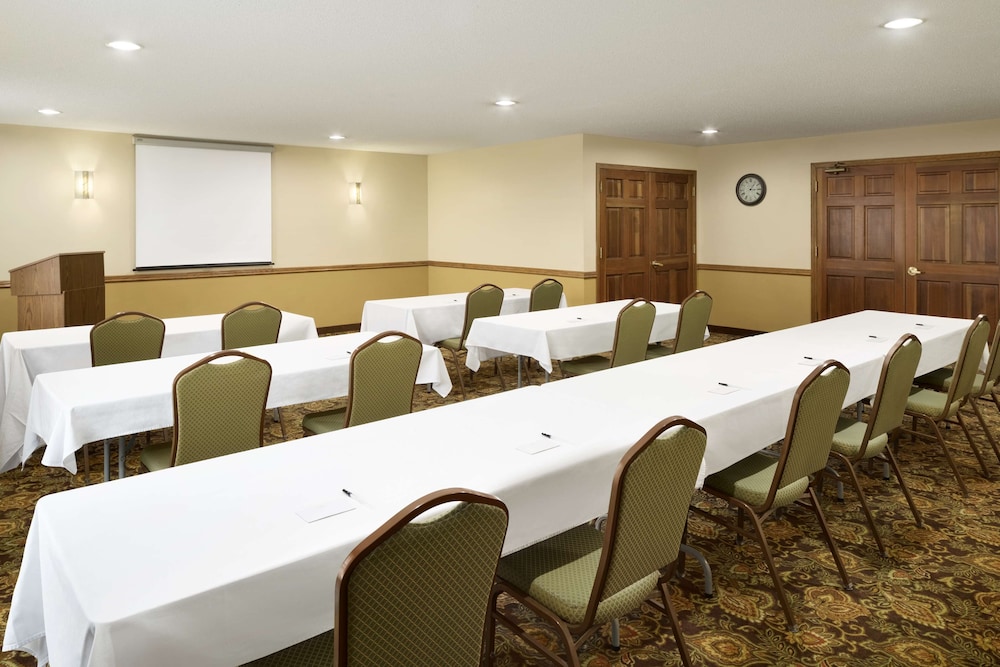 Country Inn & Suites By Radisson, Grinnell, Ia,Marshalltown>>Grinnell,3 star