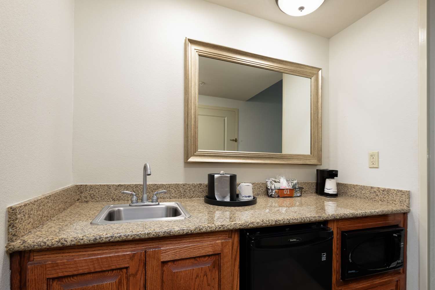 hampton inn and suites baton rouge i 10 east