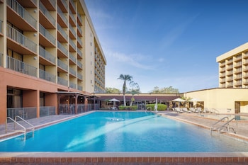 Holiday Inn & Suites Orlando Sw - Celebration Area,5711 W Irlo Bronson Memorial Hwy,3 star