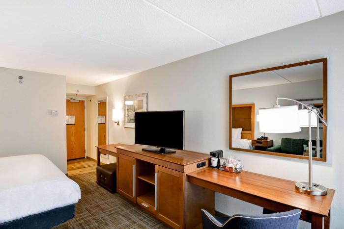 hampton inn albany wolf road airport