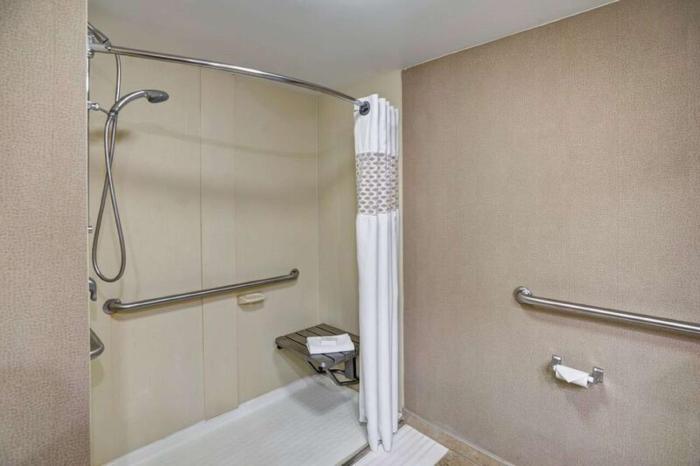 hampton inn albany wolf road airport