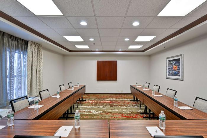 hampton inn albany wolf road airport
