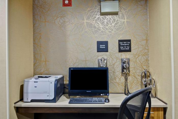 hampton inn albany wolf road airport